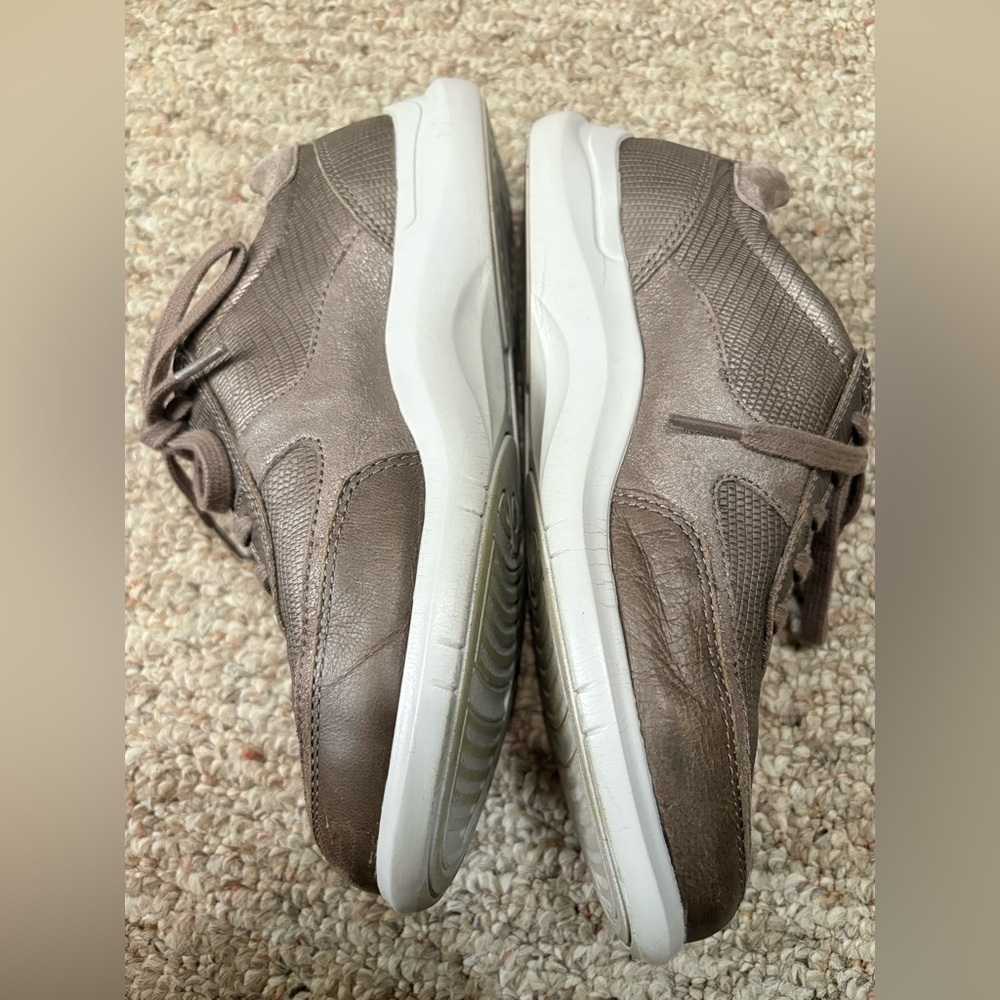 Aravon Womens Pc Tie Metallic Fashion Sneaker Size 7 - Picture 4 of 8
